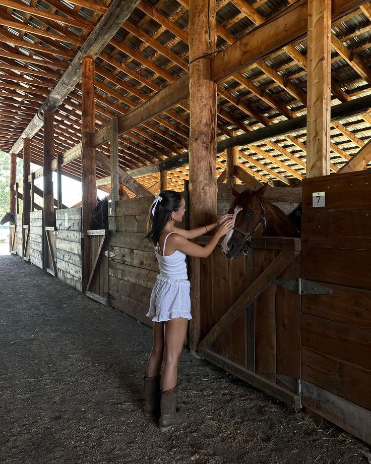 Foto Cowgirl, Classy Cowgirl, Country Summer, Looks Country, Emma Rose, Cowgirl Aesthetic, Western Life, Country Lifestyle, Western Aesthetic