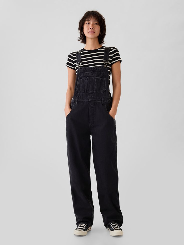 Fit:Overalls that are loose & relaxed all the way down.  Fabric: 95% Cotton, 5% Recycled Cotton.  Stretch: No Stretch Overalls.  Authentic denim that gets better with every wear.  Made to wear all day & break in over time.  Look: A loose overall in a black wash.  Details: Adjustable racerback straps and front buckles, bib pocket, & four-pocket styling.  Responsibly Made: This pair of denim is part of our water-saving Washwell program.  Compared with conventional wash methods, Washwell uses at least 20% less water and has saved over a billion liters of water since 2016.  * Fit: Relaxed.  An easy silhouette throughout.  Full-length overalls.  Hits below the ankle.  Models wearing Gap Overalls Rachel Green, Black Work Overalls, Womens Overall Outfits, Hoodie Under Overalls, Skater Overalls Outfit, Black Baggy Overalls, Overalls Outfit Inspiration, Cute Black Overall Outfits, Black Shortalls Outfit