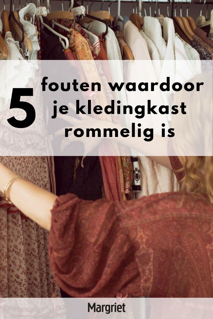 a woman looking at clothes in a closet with the text 5 foten warddor je kledinglast rommelig is