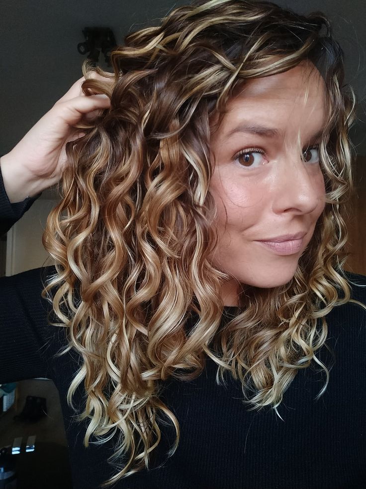 Curly Balayage Hair, Curly Hair Journey, Blonde Highlights Curly Hair, Curl Keeper, Healthy Curls, Really Curly Hair, Highlights Curly Hair, Hair Without Heat, Hair Techniques