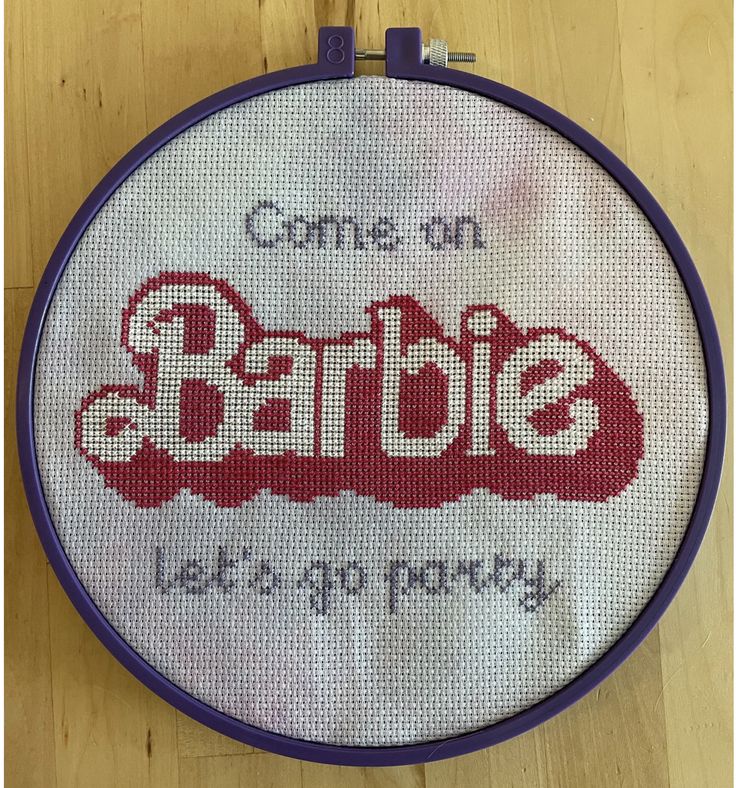 there is a cross - stitch pattern on the wall that says, come in san francisco let's go party