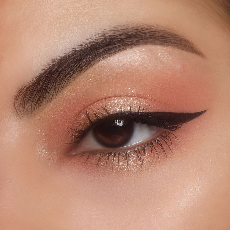 Peach Makeup Look, Kaja Beauty, Simple Eyeshadow Looks, Simple Eyeshadow Tutorial, Peach Eye Makeup, Natural Eyeshadow Looks, Normal Makeup, Simple Makeup Natural, Maquillage On Fleek