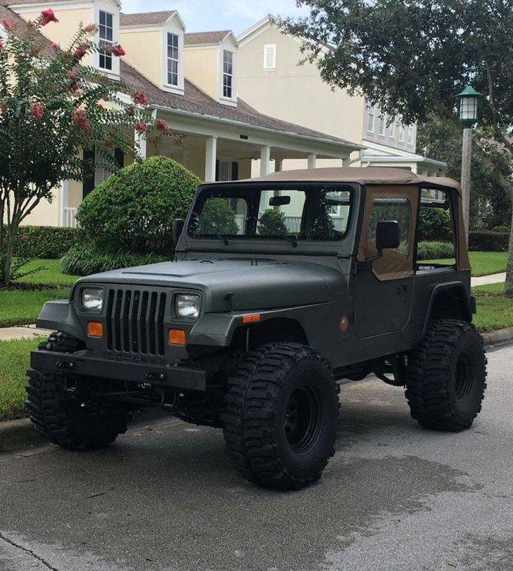 the jeep is parked on the side of the street