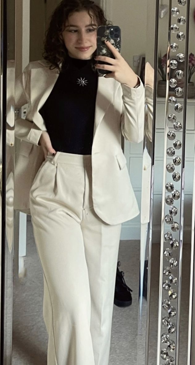 Formal Suits For Women, Stylish Office Wear, Grad Outfits, Blazer Outfits For Women, Business Outfits Women, Dresses Designs, Stylish Office, Quick Outfits, Style Mistakes