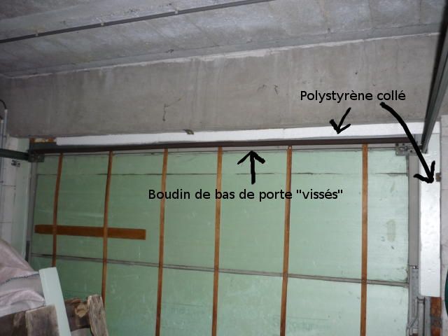 an overhead garage door with the words polystyranee colle and bouilin de bas de porte vives