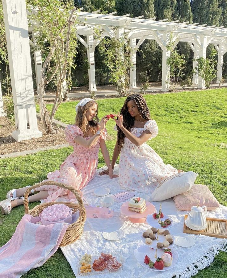 Tea Party Picnic Photo Shoot, Chazlyn Yvonne, Light Pink Birthday Party, Rose Picnic, Prairie Fashion, Tea Party Attire, Pink Picnic, Picnic Pictures, Sweet 16 Outfits