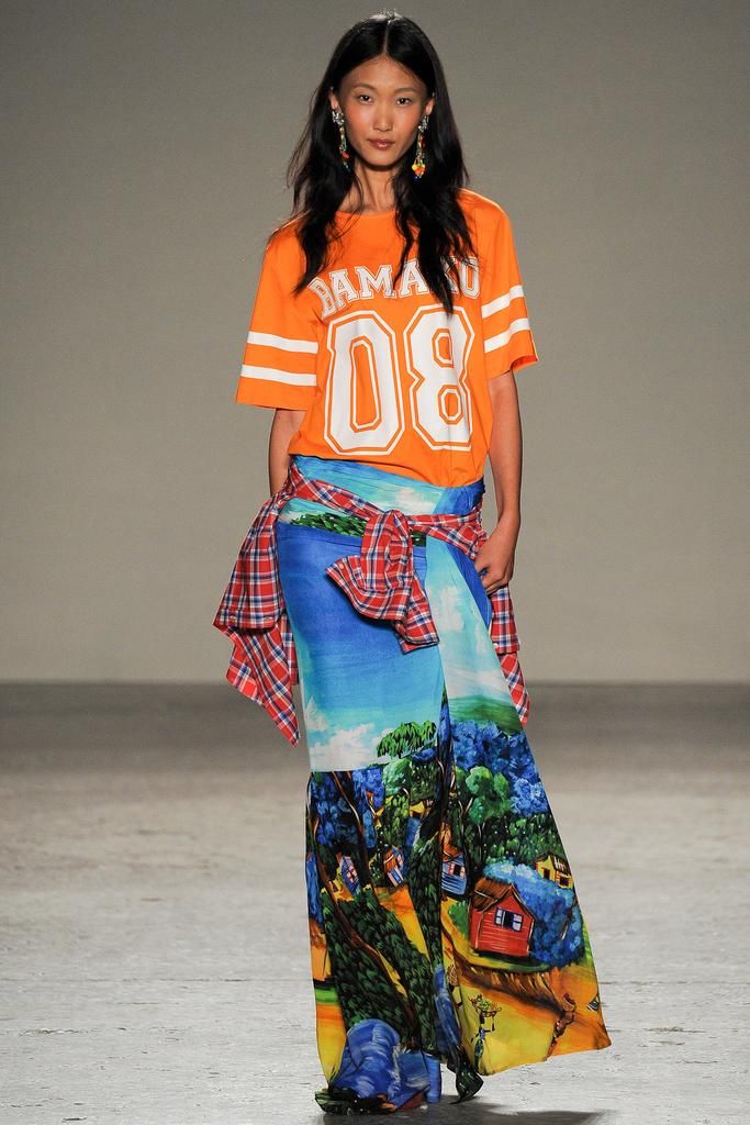 Stella Jean... #StellaJean #spring2015 #tomboystyle #tomboypicks #menswearinspired #maxiskirt #jersey #tropicalprint #patternclash #pencilskirt #love Stella Jean, Fall Jeans, Jean Trends, Milano Fashion Week, Cooler Look, Spring Summer 2015, 2015 Fashion, Ethical Fashion, Milan Fashion Week