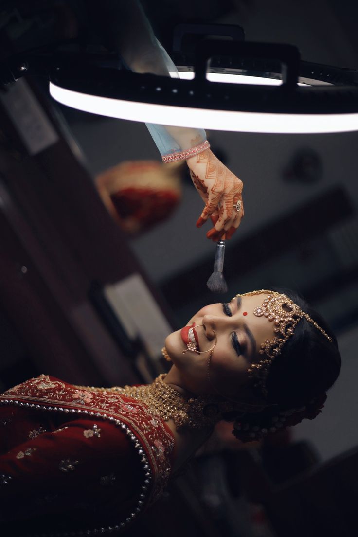 Bridal Mekup Photoshoot, Bride Makeup Pose, Mecup Ideas Photo, Bridal Makeup Shoot Ideas Photoshoot, Parlour Bride Shoot, Palar Shoot Photo, Bride Mekup Shoot, Bridal Makeup Shoot Poses, Makeup Shoot Bride