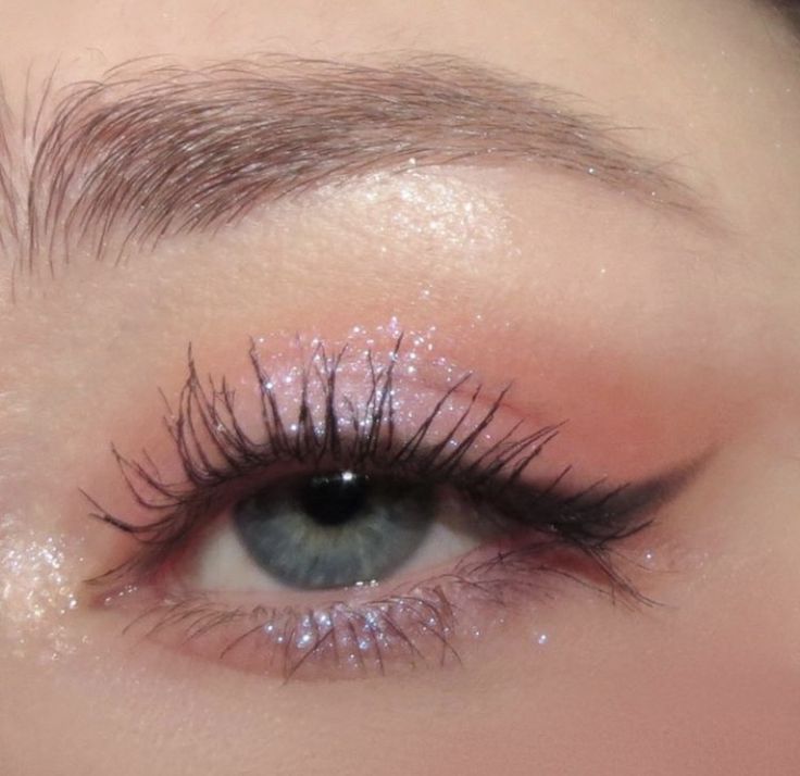 Makeup Inspo For Wedding, Light Pink Glitter Eyeshadow, Pink Makeup For Blue Eyes, Eye Makeup Pink Glitter, Neutral Pink Eyeshadow Looks, Blue Eyes Pink Eyeshadow, Shimmer Makeup Look Sparkle, Light Pink And Silver Eye Makeup, Sparkly Eye Makeup Looks