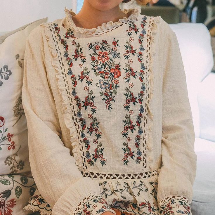 Vintage Embroidered Cotton Short Shirt Shirt Collar Types, Vintage Floral Embroidery, Boho Mode, Sleeves Designs, Beige Shirt, Batik Pattern, Bohemian Tops, Sleeves Designs For Dresses, Floral Sleeve