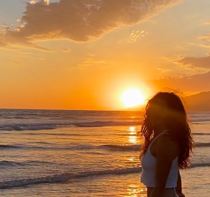 Malibu Photo Ideas, Summer In California Aesthetic, Cali Summer Aesthetic, Malibu Girl Aesthetic, Malibu Aestethic, California Dreaming Aesthetic, Malibu Beach Aesthetic, Julie Aesthetic, Malibu Aesthetics