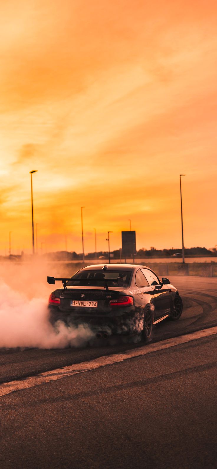 BMW M2 Drift - Wallpapers Central Bmw M3 Wallpaper, Bmw Iphone Wallpaper, M2 Bmw, Wallpaper Carros, Serie Bmw, Carros Bmw, Bmw Black, Car Iphone Wallpaper, Handy Wallpaper