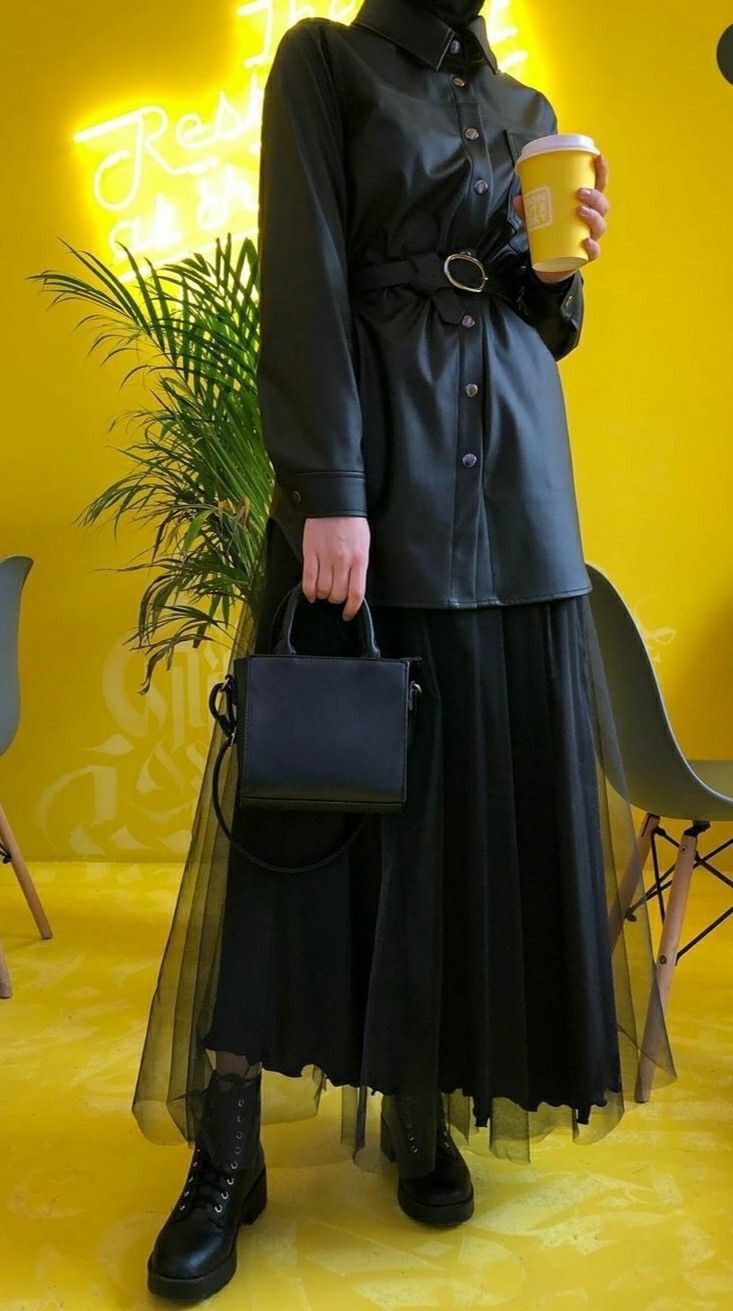 Hijab Black Outfit, Black Outfit Hijab, Outfit Muslim, Modele Hijab, Muslimah Outfit, Modest Fashion Hijab, Pakaian Feminin, Muslim Fashion Hijab Outfits, Hijabi Fashion Casual