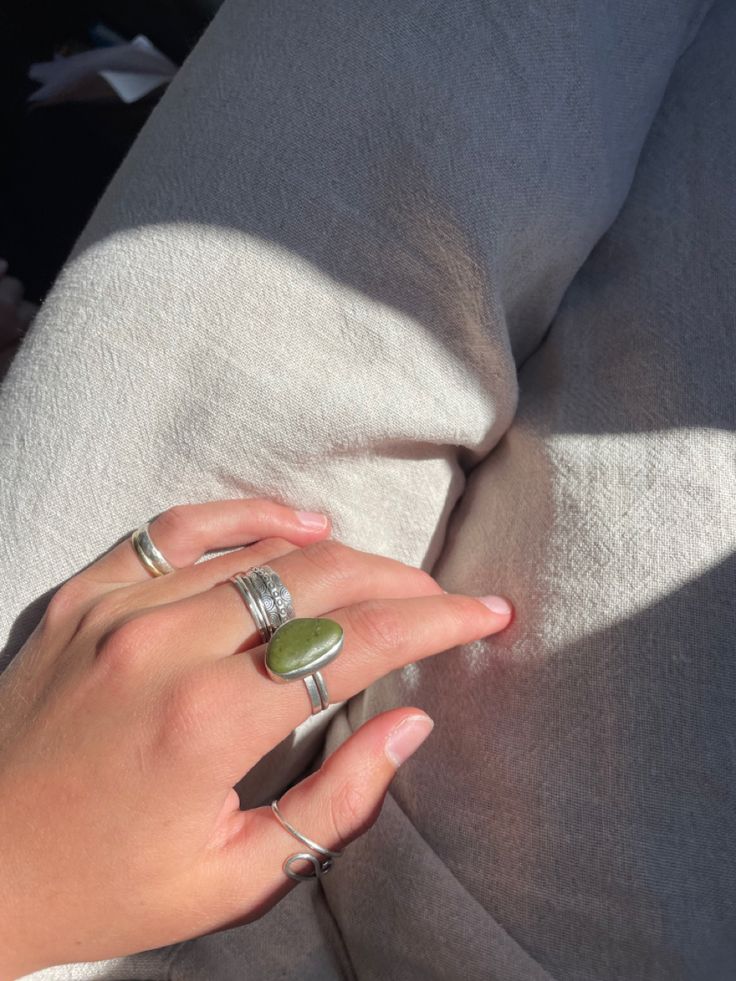 Good And Silver Jewelry Together, Gem Studio Rings, Ring Inspo Jewelry Silver, Chunky Rings Aesthetic, Chunky Jewelry Silver, Silver Rings Chunky, Silver Chunky Rings, Silver Ring Aesthetic, Chunky Rings Silver