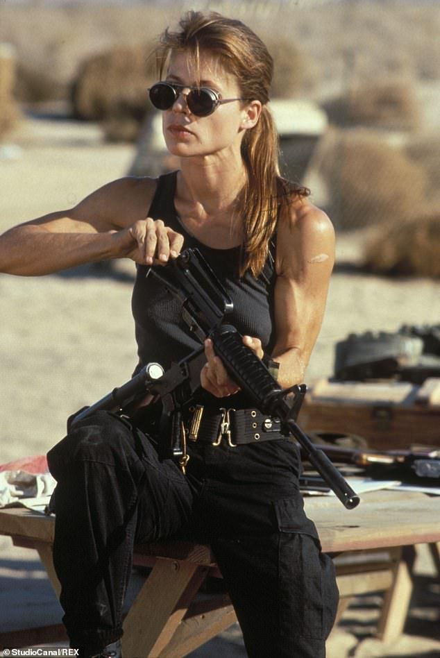 Linda Hamilton Terminator, Terminator Dark Fate, Linda Hamilton, Terminator Movies, Sarah Connor, Chica Cool, Female Pose Reference, Pahlawan Super, Military Girl