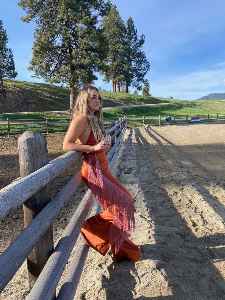 Laney Wilson, Yellowstone Outfits, Nfr Outfits, Lainey Wilson, Best Country Singers, Nashville Outfits, Western Style Outfits, Western Aesthetic, Fashion Bottoms