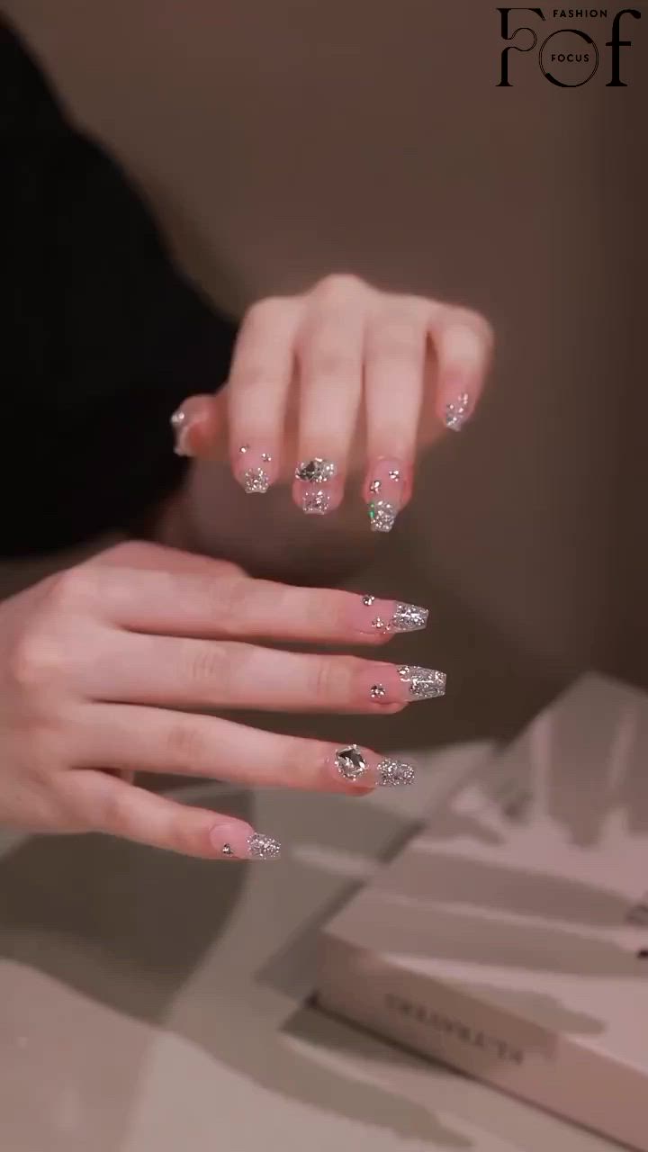This contains: Fashion-nails