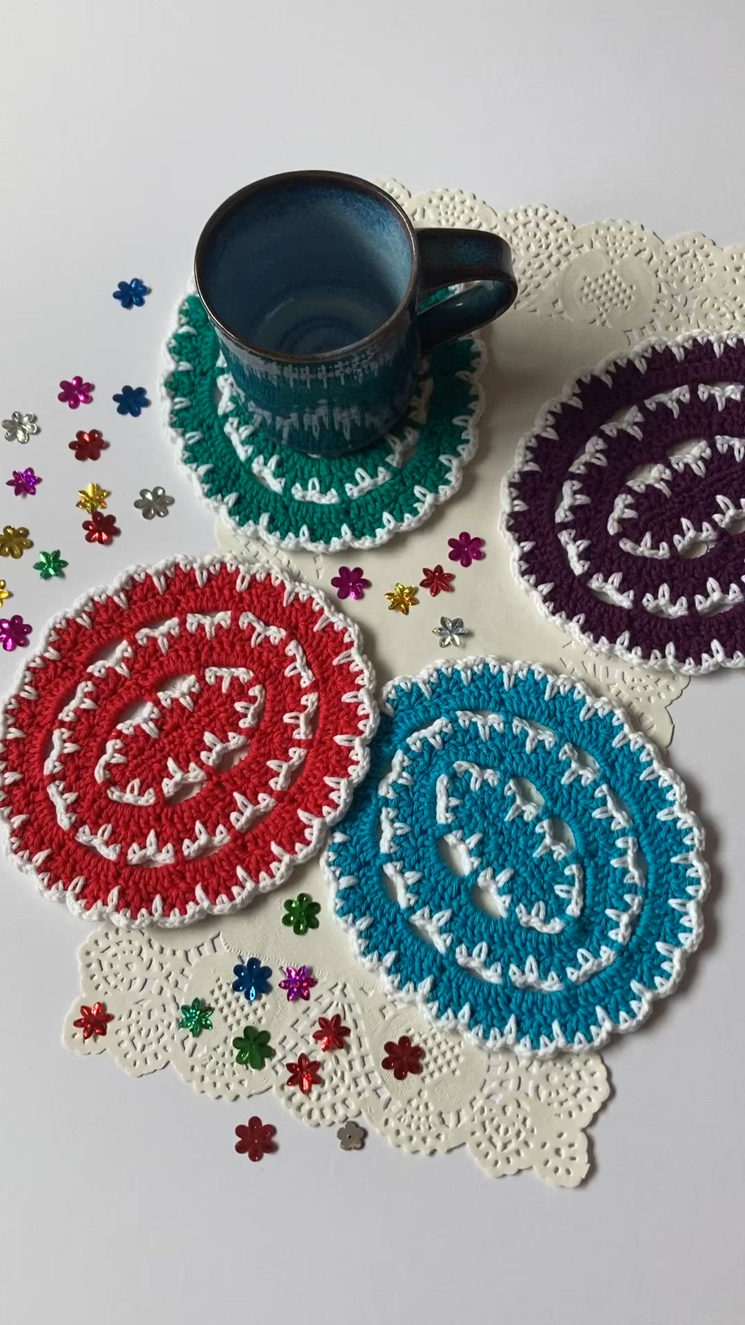 This contains: This is a fun crochet pattern for making oval coasters. Most coasters are round or square so this one is unique in its' shape.

The pattern is perfect for beginners !!

It includes detailed descriptions and a picture for each step, you only need to be familiar with basic crochet stitches for this one :)

Round endings in the pattern are sewn perfectly, you won't know where they are !