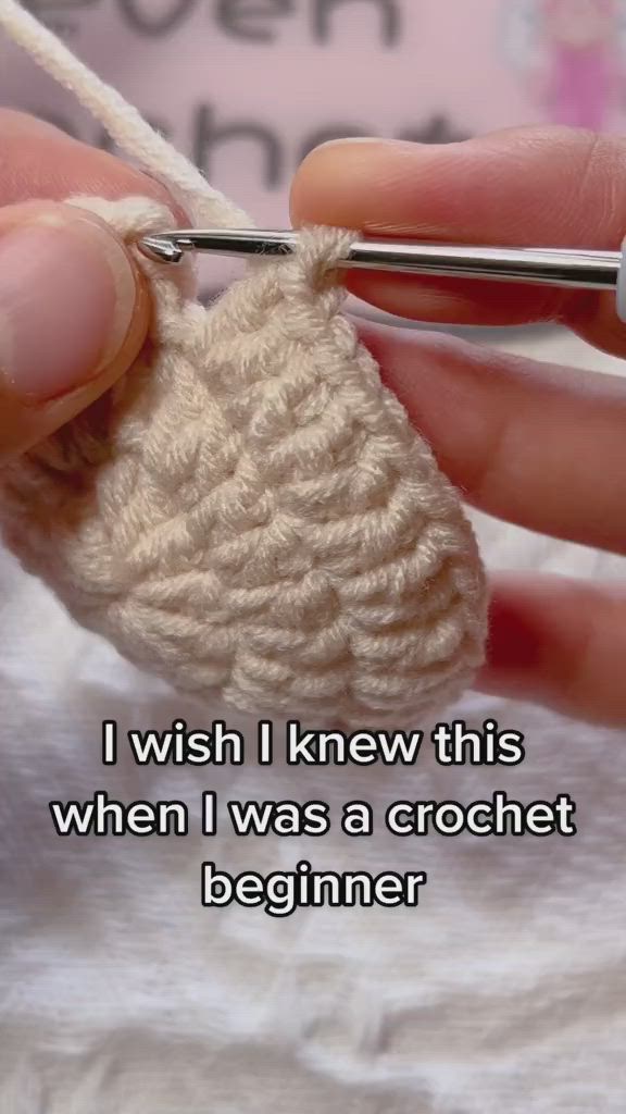 This may contain: someone is crocheting together with the words i wish i knew this when i was a crochet beginner