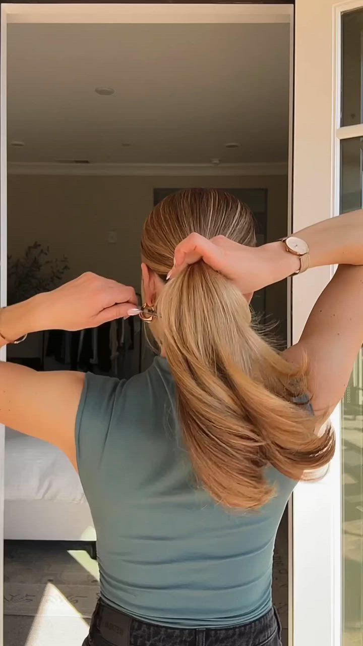 Unveiling the Step-by-Step Guide to Achieve the Trendy Garlic Knot Hairstyle in Minutes