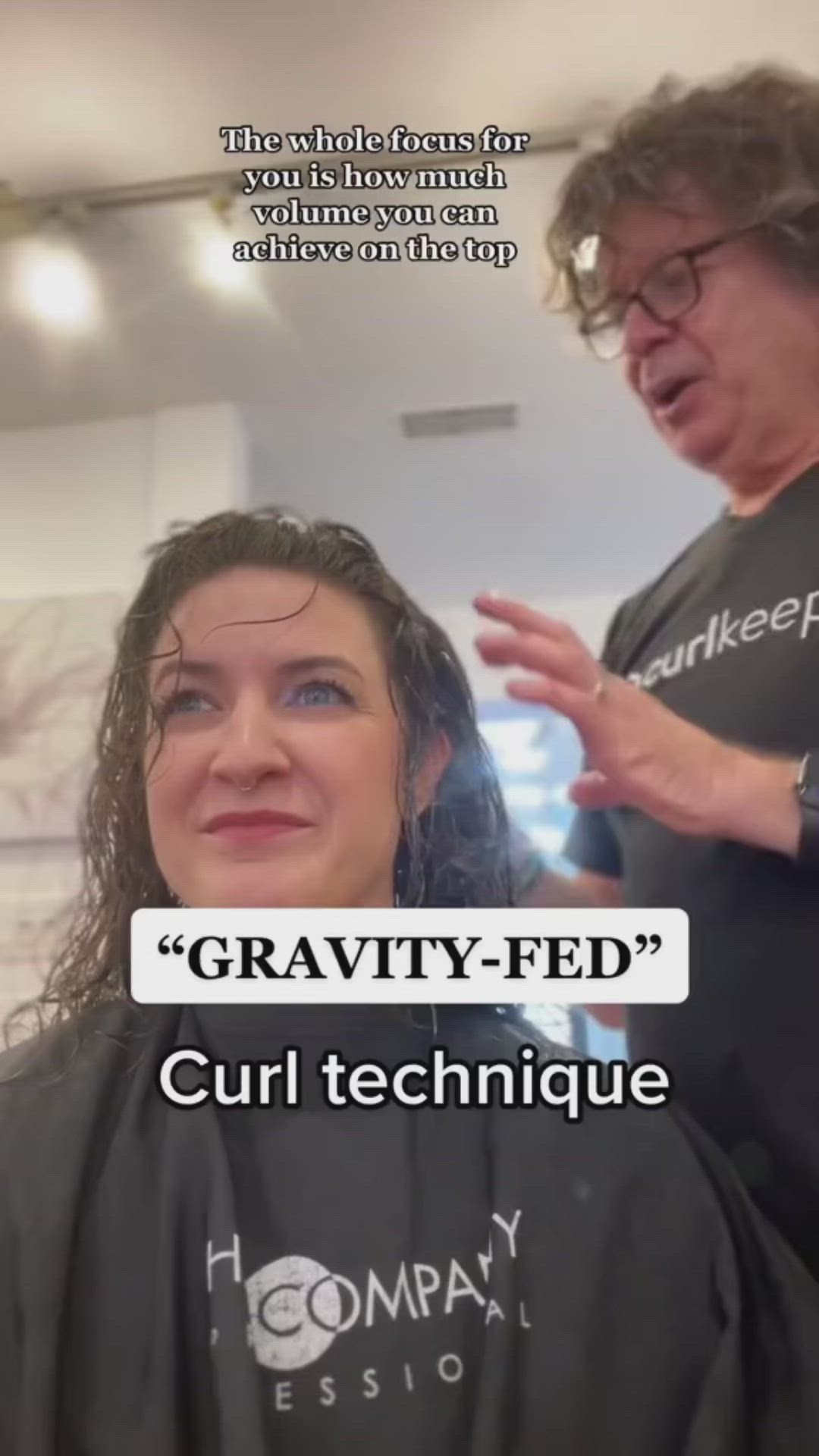 How to get MORE VOLUME AT THE ROOT for wavy and curly hair !!   He makes this look SO EASY!!!!😅 I learned SO MUCH from Jonathan Torch and his team and the pre-launch event for CurlyCon in Toronto!!! Check my bio to pick up your tickets—- see you there?!?!? 👀 Stay tuned because you’re about to see so many new little tweaks to my wavy hair routine in the coming weeks based on what i learned from him 🙈 I cannot WAITTT to be at at the LIVE event in april to learn from more experts and about new products 🥰🥰🥰🎉👀 @curlkeeper @CurlyCon | Curly Hair Event   Don't forget to subscribe and turn on notifications xx  ------------------  🌿 Follow me on my socials 🌿  • ↳ Instagram: https://www.instagram.com/galhaswavyhair/   • ↳ Pinterest: https://www.pinterest.ca/galhaswavyhair/_created/  ↳ T