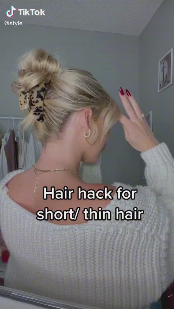 This contains an image of: Hair hack for short/thin hair!  Credits:@alyssarayelee