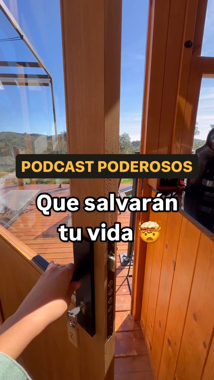 This may contain: an open door with the words poderbosos que salvaran tu vida