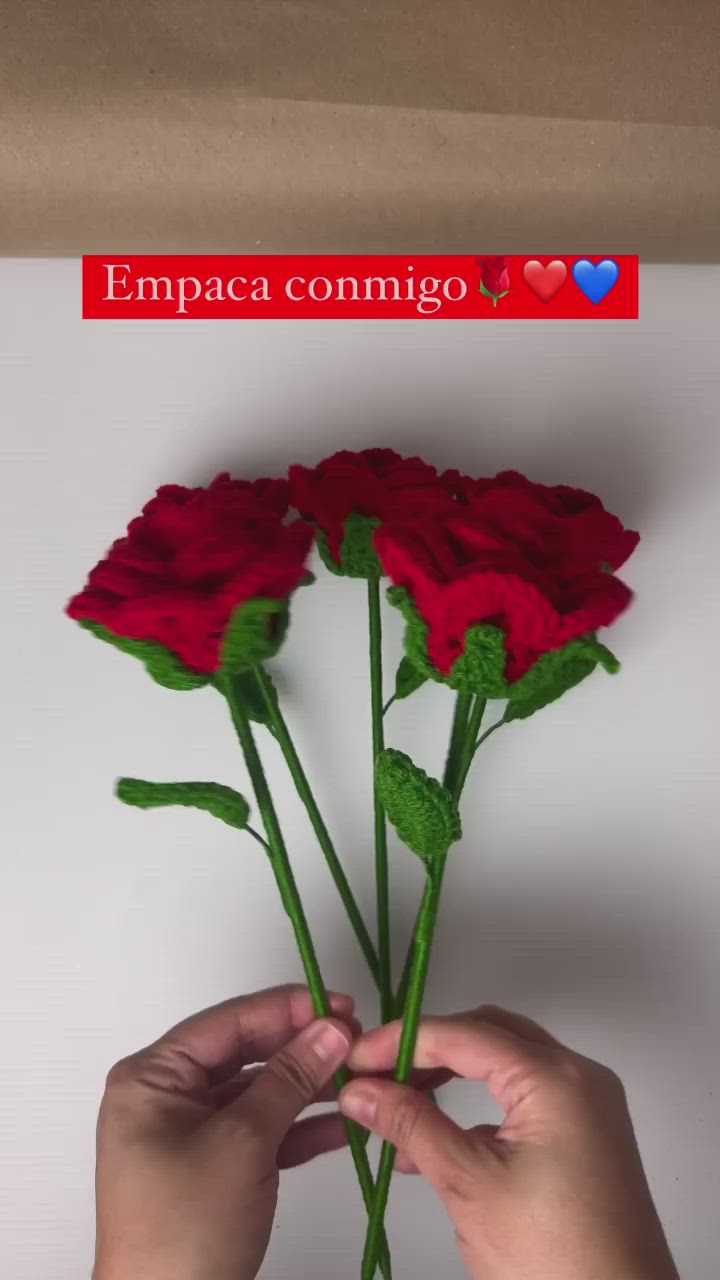 This contains: Crochet ganchillo rosas flores