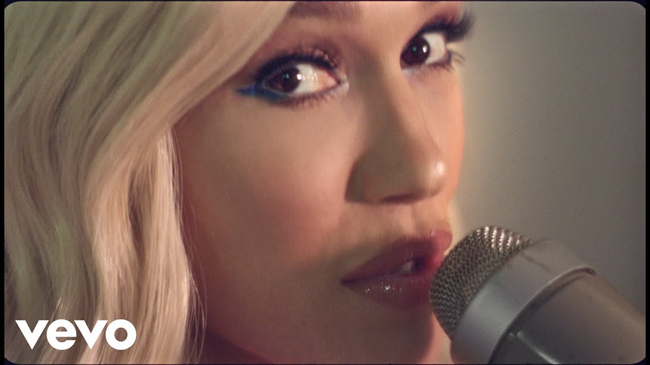 Gwen Stefani – Slow Clap