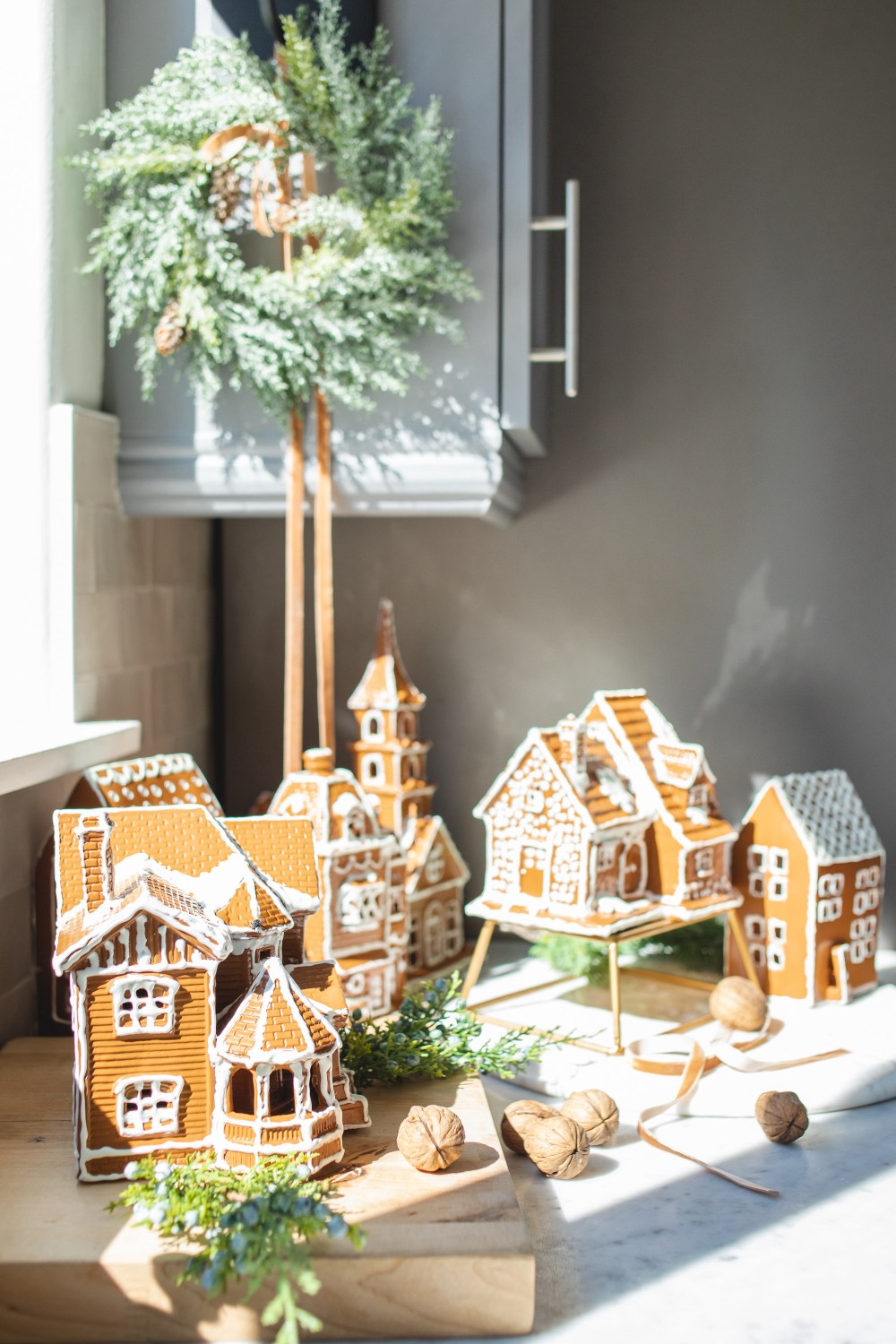 CHRISTMAS VILLAGE HOUSES