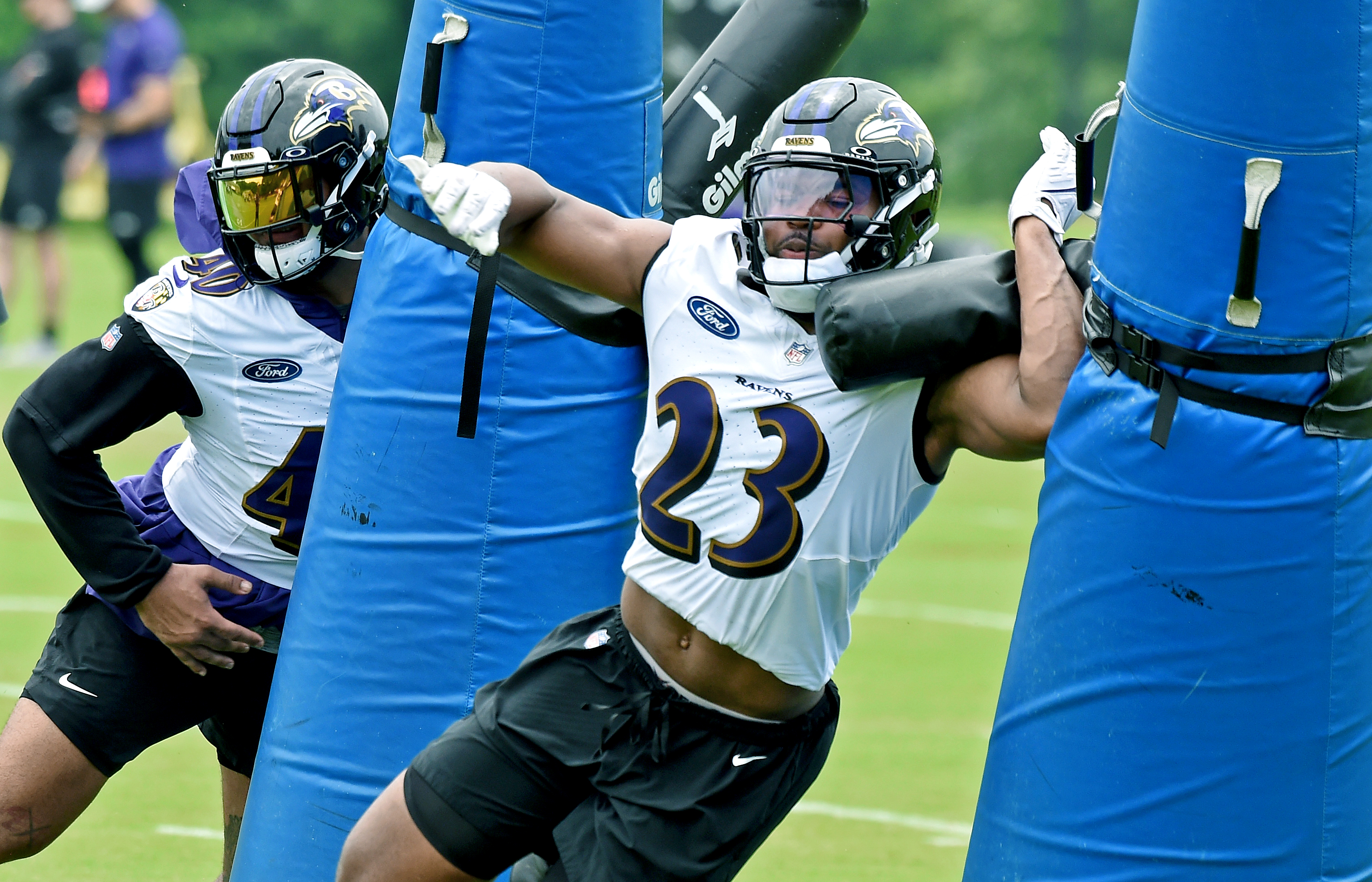 From left, Baltimore Ravens linebacker Malik Harrison and inside linebacker Trenton Simpson drill during OTAs open practice session on Thursday at the Under Armour Performance Center. (Kim Hairston/Staff)