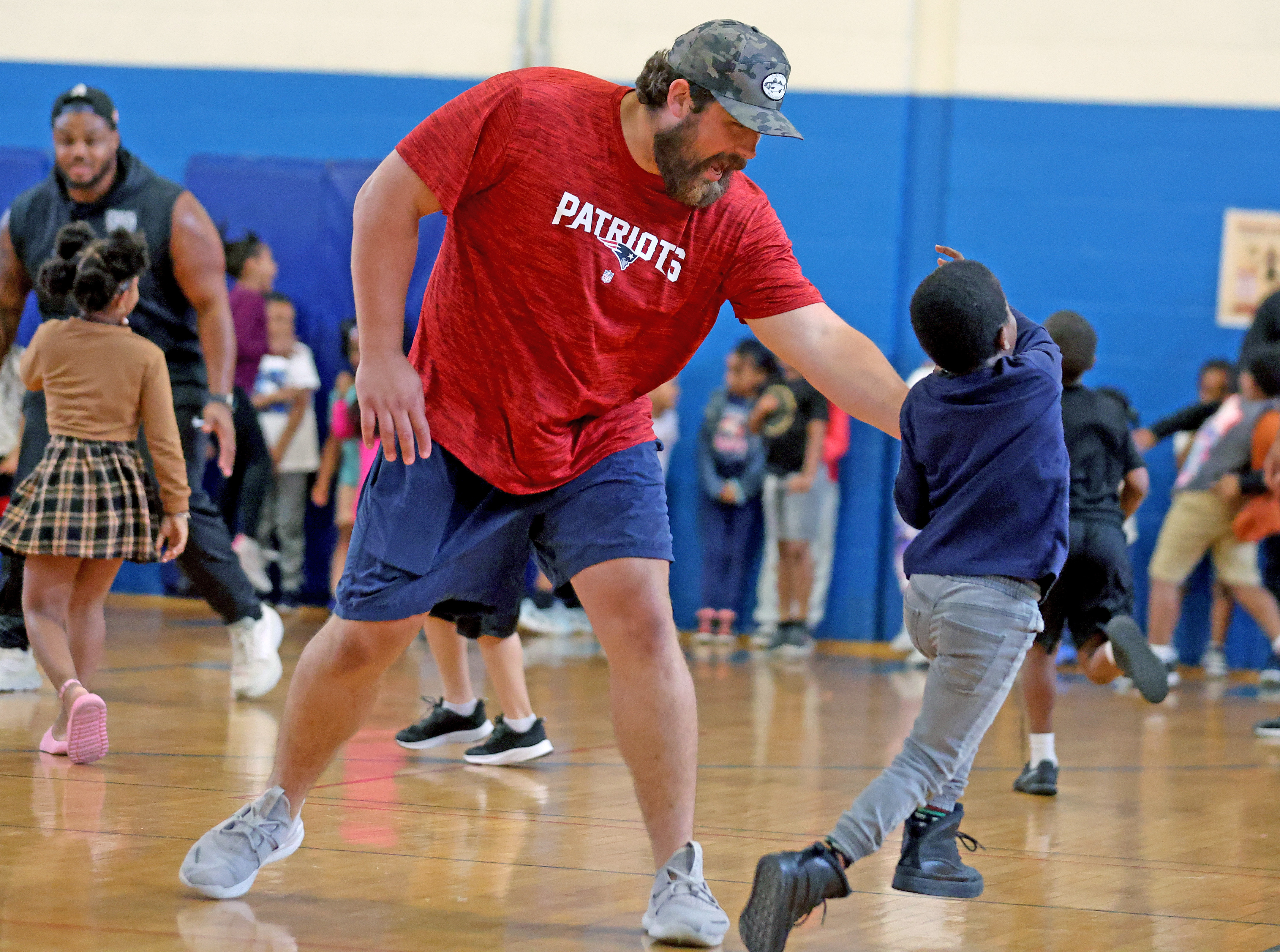 New England Patriots center David Andrews takes part in Patriots Community Day at the Perkins Community Center. (Photo By Matt Stone/Boston Herald)