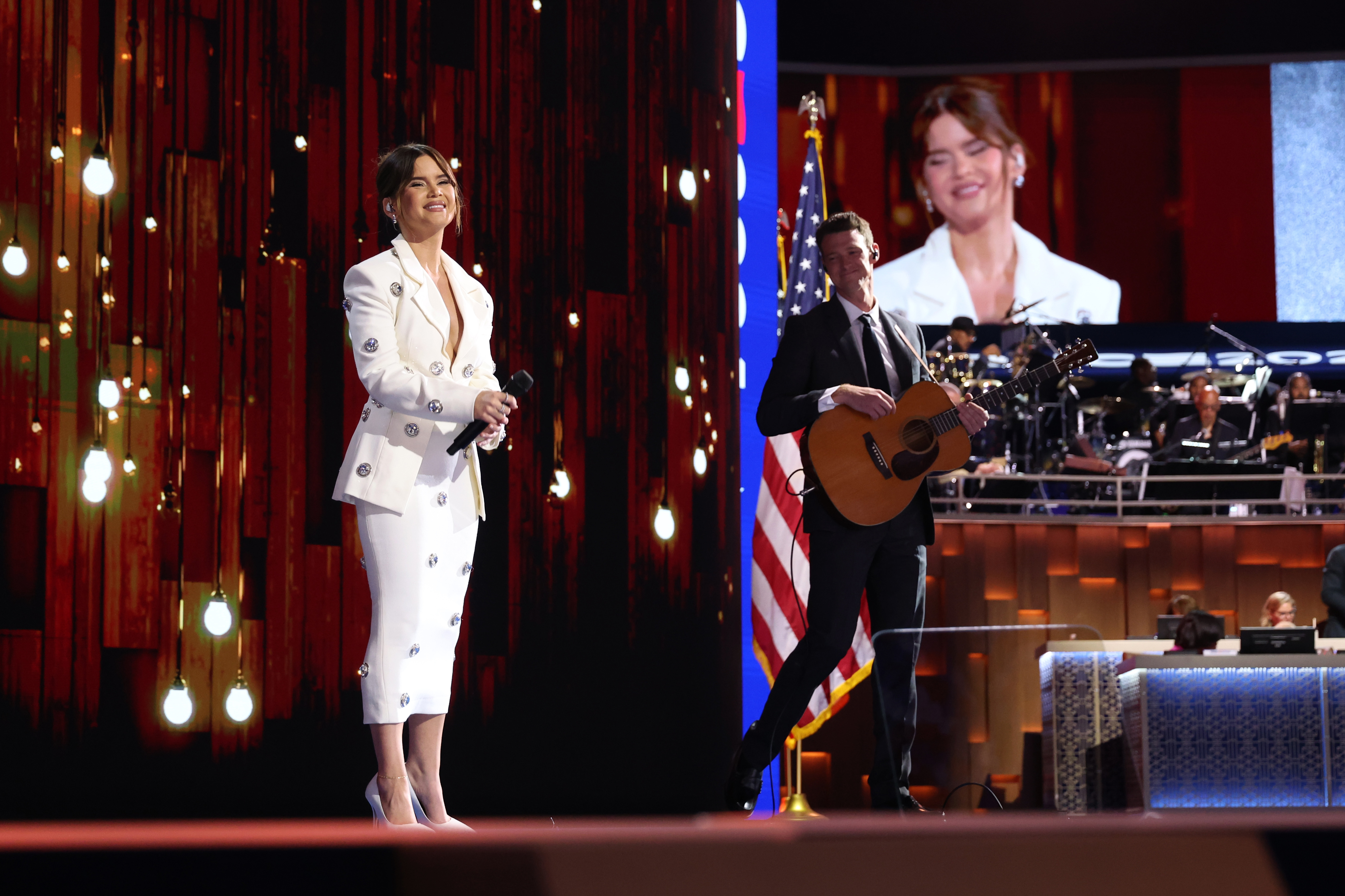 American singer-songwriter Maren Morris sings at the Democratic National Convention at the United Center in Chicago on Wednesday, Aug. 21, 2024. (Brian Cassella/Chicago Tribune)