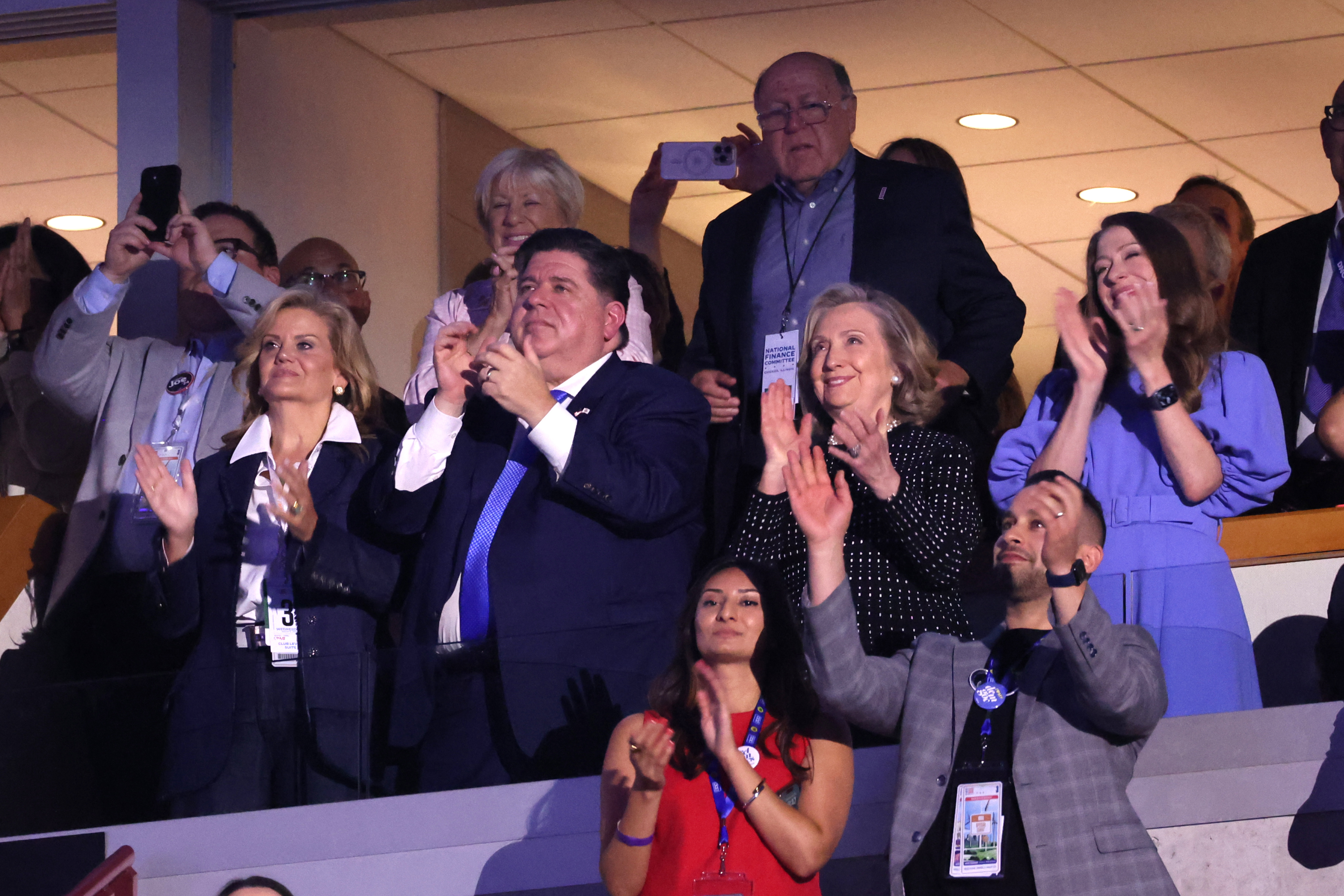 MK Pritzker, Gov. JB Pritzker, former Secretary of State Hillary Clinton with daughter Chelsea Clinton clap as former President Bill Clinton addresses the delegates, Aug. 21, 2024, during the Democratic National Convention at the United Center. (Brian Cassella/Chicago Tribune)