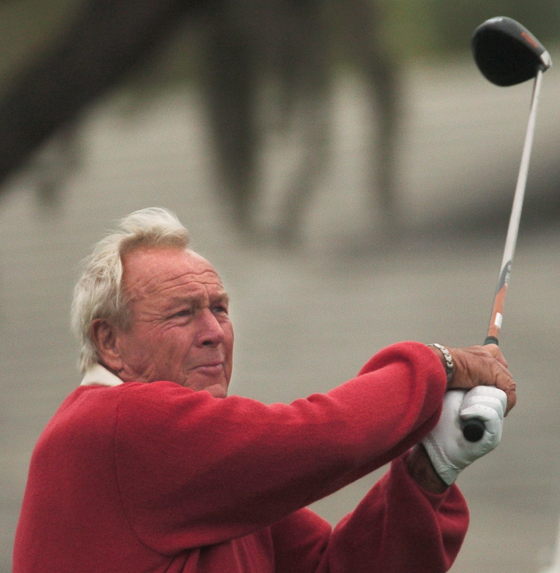 Arnold Palmer hits his drive off the #1 tee box during the Bay Hill Invitational Pro-AM in Orlando, FL Tuesday, March 15, 2005. (Gary W. Green/Orlando Sentinel) ORG XMIT: ORL0503151316159333