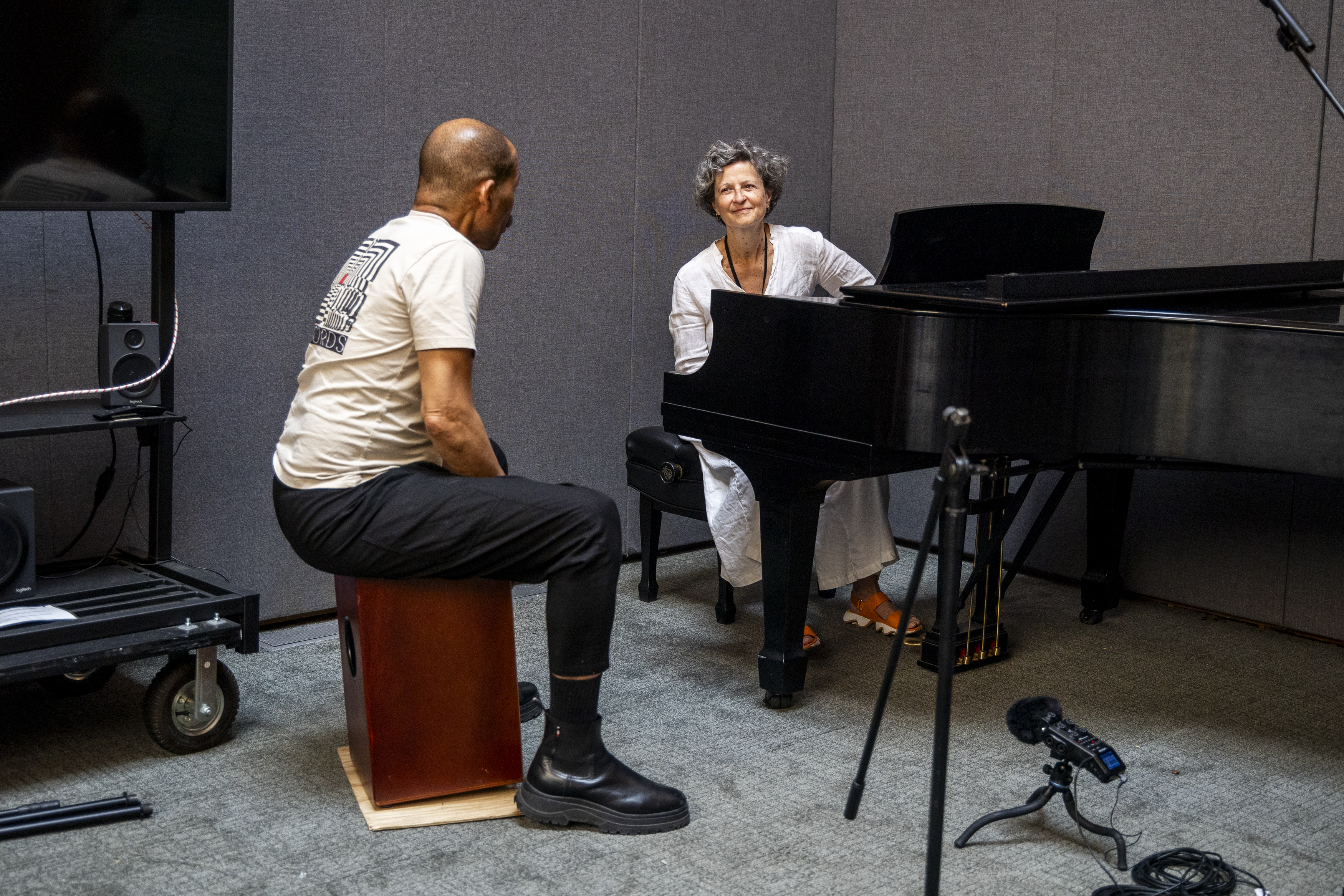 Mentoring artist Kahil El'Zabar works with pianist Eleanor Sandresky at Atlantic Center for the Arts in New Smyrna Beach on July 2, 2024. (Patrick Connolly/Orlando Sentinel)