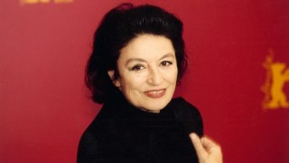 Anouk Aimée, Star of French Cinema Classics ‘La Dolce Vita,’ ‘8½,’ Dies at 92