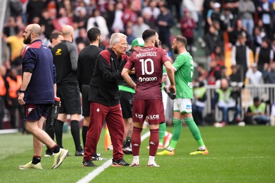 ”Poate ajunge doar la ele!” Cele două echipe din Superligă la care l-ar vedea Ilie Dumitrescu pe Boloni, după retrogradarea cu Metz