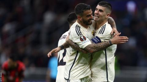 Gianluca Mancini and Leonardo Spinazzola celebrate.