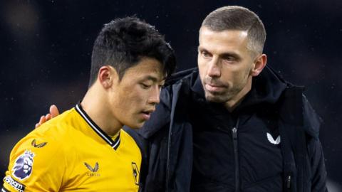 Wolves manager Gary O'Neil and South Korea striker Hwang Hee-chan
