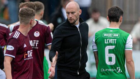 Hibernian head coach David Gray and midfielder Dylan Levitt