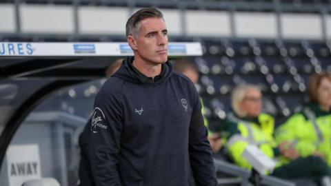 Mark Kennedy in the dugout during a Lincoln match