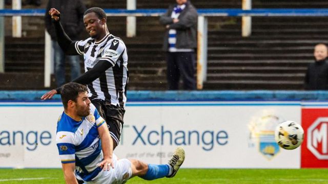 Roland Idowu makes it 2-0 to St Mirren at Cappielow