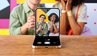 Galaxy Flip4 Hands-free Selfies