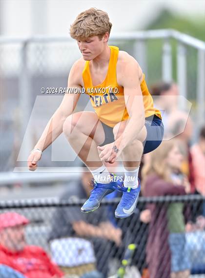 Thumbnail 3 in IHSAA Delta Sectionals (400 Meter)  photogallery.