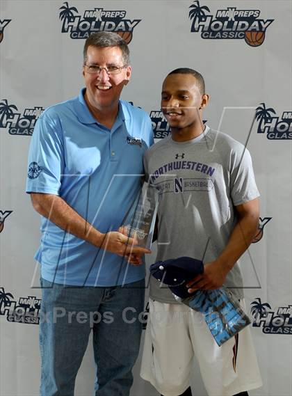 Thumbnail 2 in 2013 MaxPreps Holiday Classic Slam Dunk Contest photogallery.