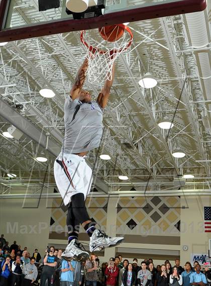 Thumbnail 3 in 2013 MaxPreps Holiday Classic Slam Dunk Contest photogallery.