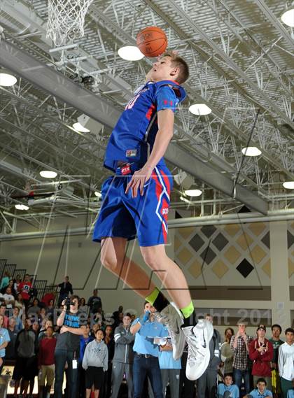 Thumbnail 3 in 2013 MaxPreps Holiday Classic Slam Dunk Contest photogallery.