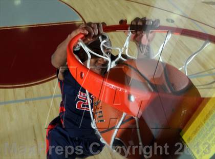 Thumbnail 2 in 2013 MaxPreps Holiday Classic Slam Dunk Contest photogallery.