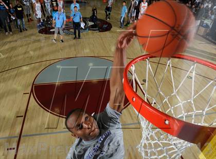 Thumbnail 2 in 2013 MaxPreps Holiday Classic Slam Dunk Contest photogallery.